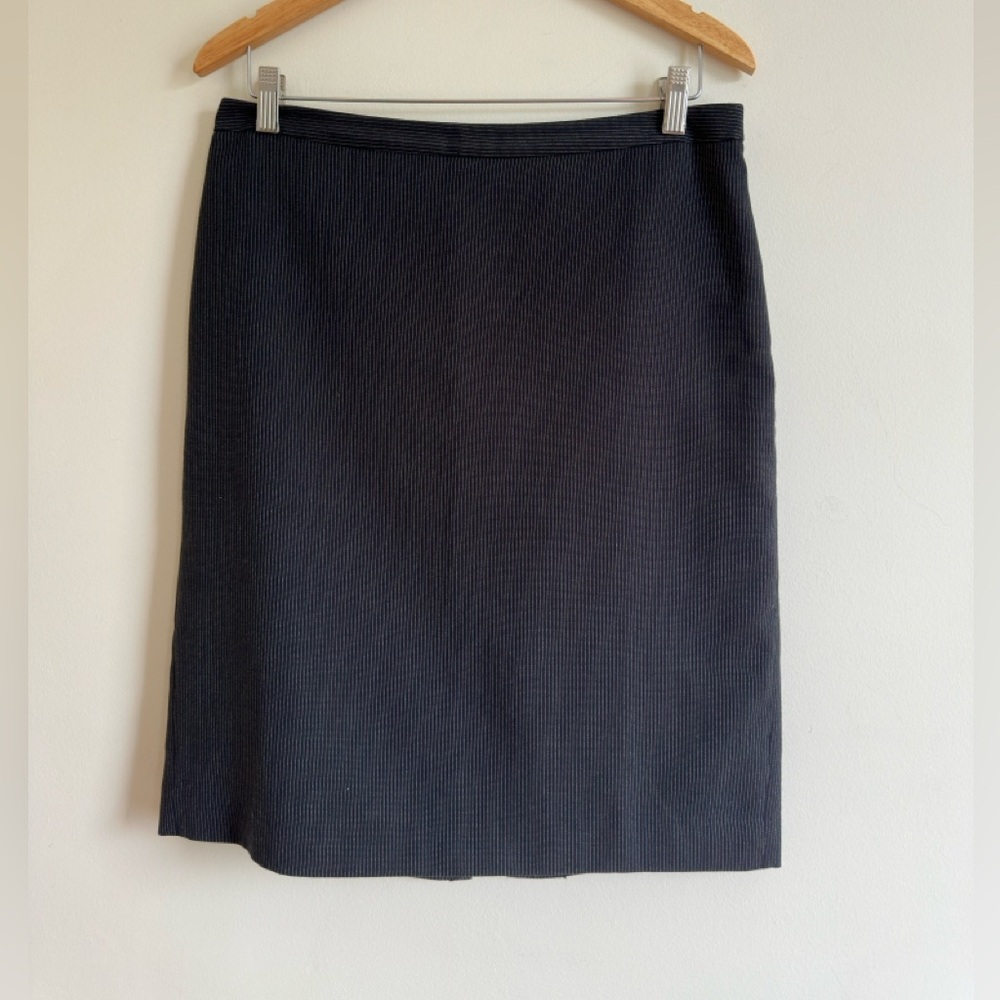 Ann Taylor || Woman’s Black and white small stripes  Women's Skirt Size 8